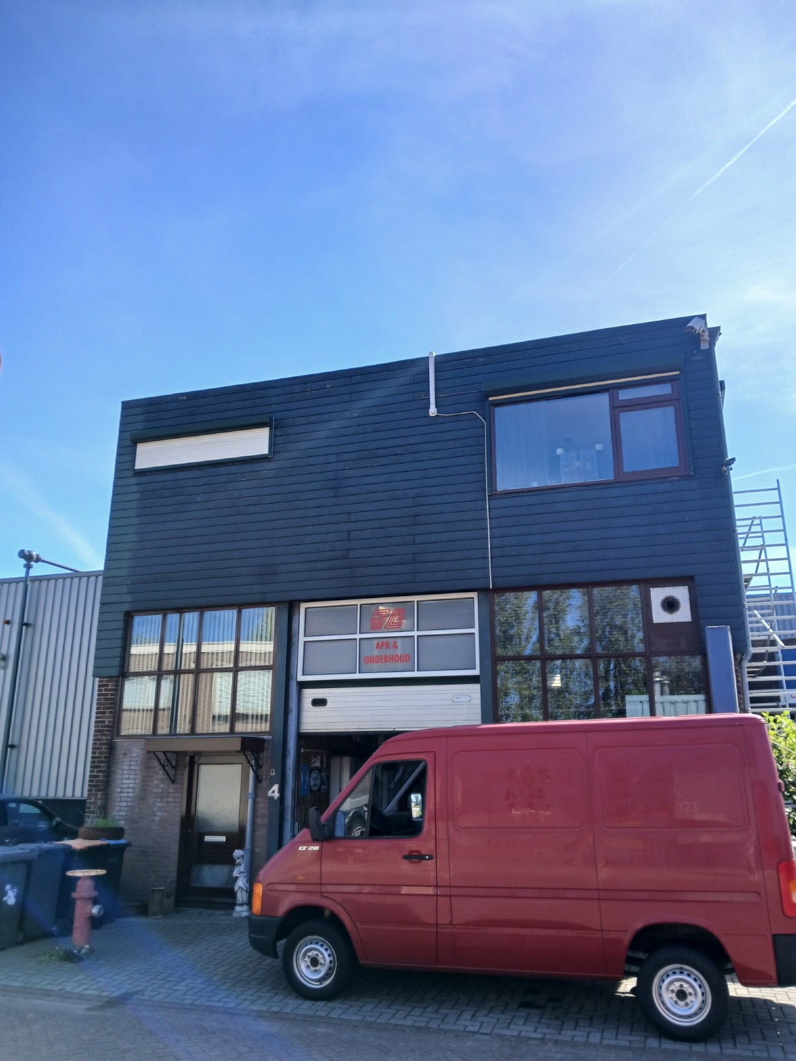 Bedrijfspand voor de uitvoering van buitenschilderwerk
